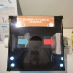 第3種局所排気ファンにて負圧となった空気を自然給気で取り込む様子が分ります。自然給気には風車が付いており気密の良い建物ほど風車が強く回ります。